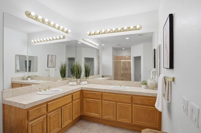 4230 Eveningside Ln, Tracy, CA 95377