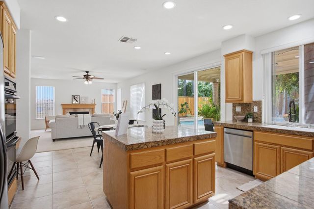 4230 Eveningside Ln, Tracy, CA 95377