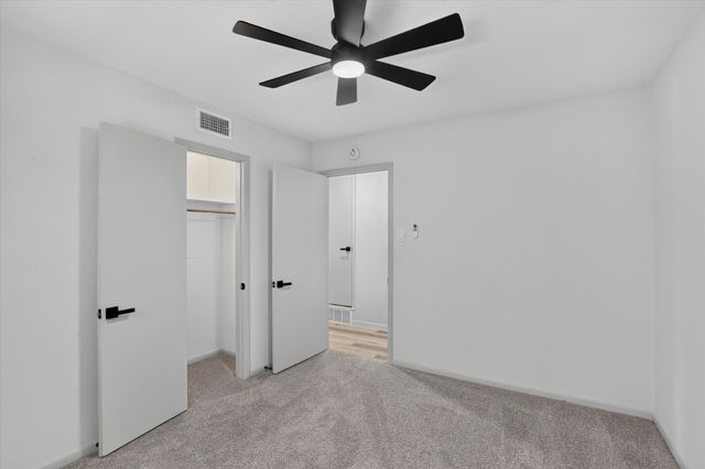 1207 College Oaks Drive, Arlington, TX 76010