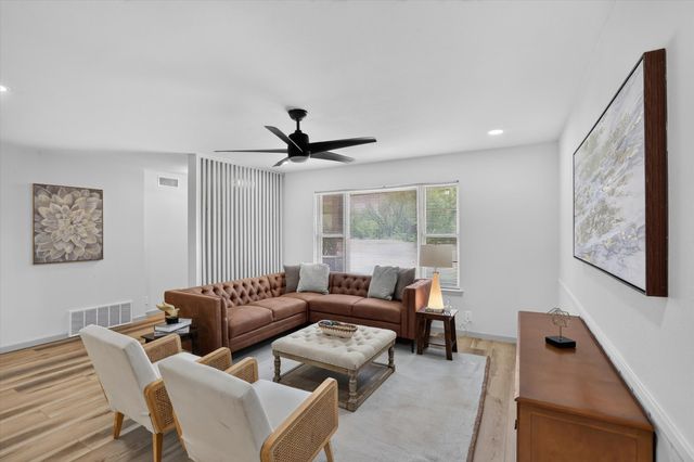 1207 College Oaks Drive, Arlington, TX 76010