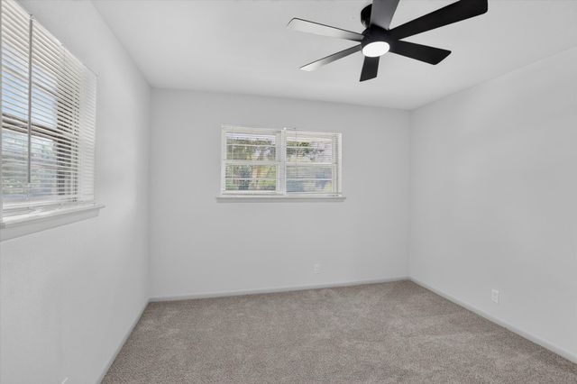 1207 College Oaks Drive, Arlington, TX 76010