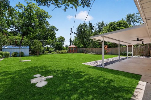 1207 College Oaks Drive, Arlington, TX 76010