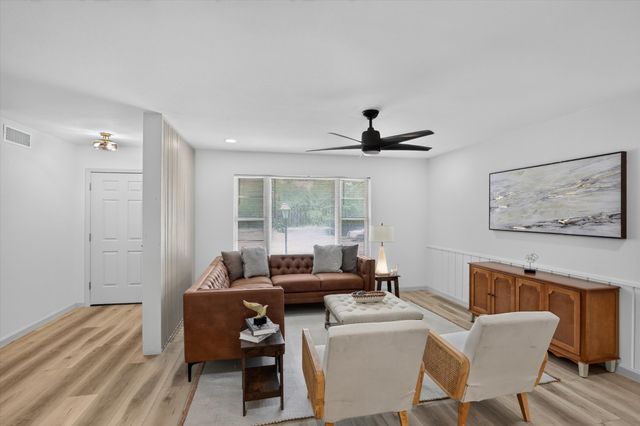 1207 College Oaks Drive, Arlington, TX 76010
