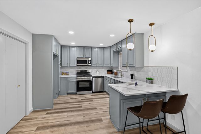 1207 College Oaks Drive, Arlington, TX 76010