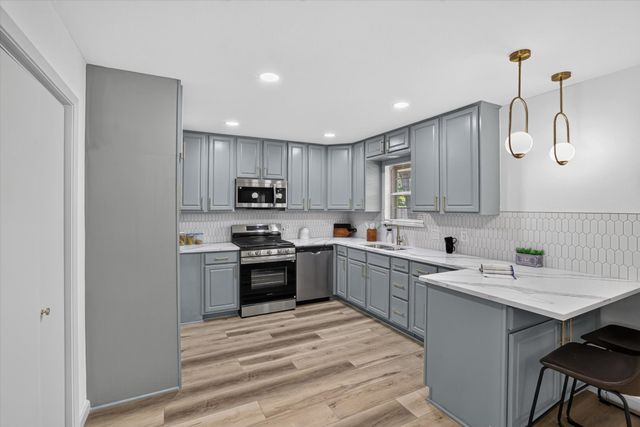 1207 College Oaks Drive, Arlington, TX 76010