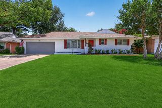 1207 College Oaks Drive, Arlington, TX 76010