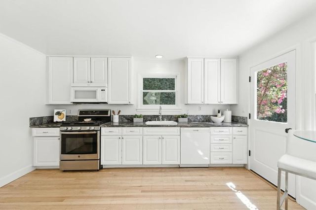 472 Emerald Avenue, San Carlos, CA 94070