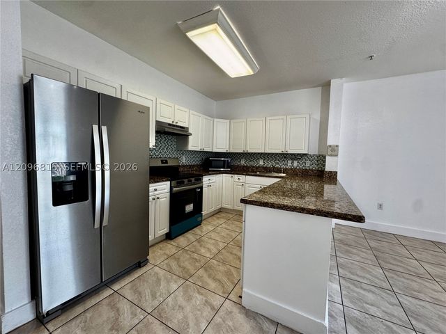 17350 NW 67th Ave 109, Hialeah, FL 33015