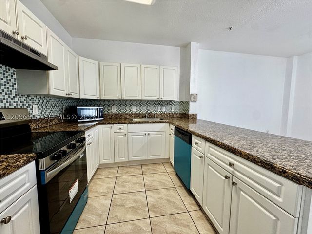 17350 NW 67th Ave 109, Hialeah, FL 33015
