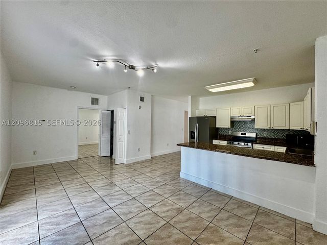 17350 NW 67th Ave 109, Hialeah, FL 33015