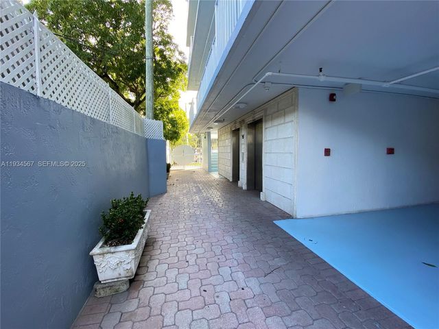2575 SW 27th Ave 301, Miami, FL 33133
