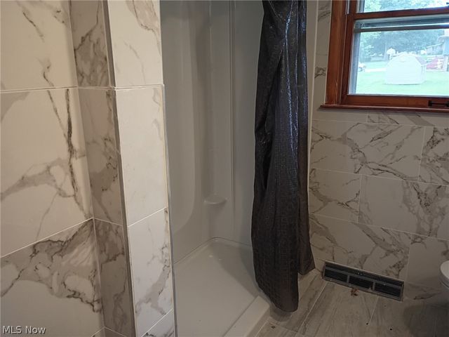 2435 Ravenna Avenue, East Canton, OH 44730