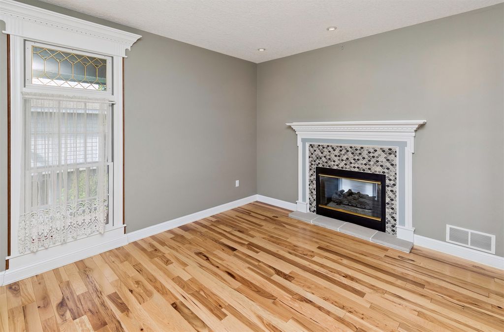 718 NE Brook Haven Drive, Ankeny, IA 50021