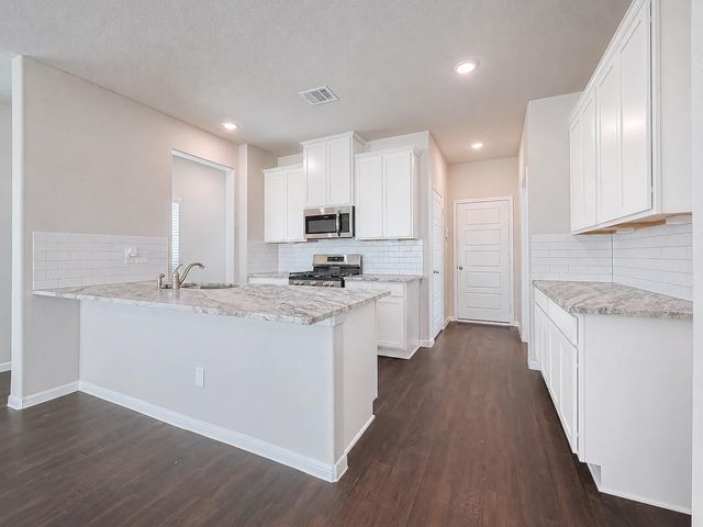 2111 Sanders Brook Drive, Baytown, TX 77521