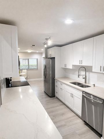 4685 Fountains Drive S, Lake Worth, FL 33467