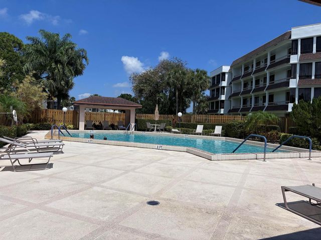 4685 Fountains Drive S, Lake Worth, FL 33467