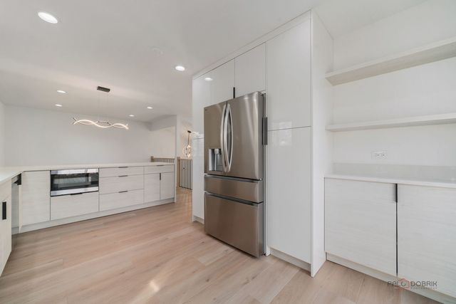 112 Ironwood Court, Rolling Meadows, IL 60008