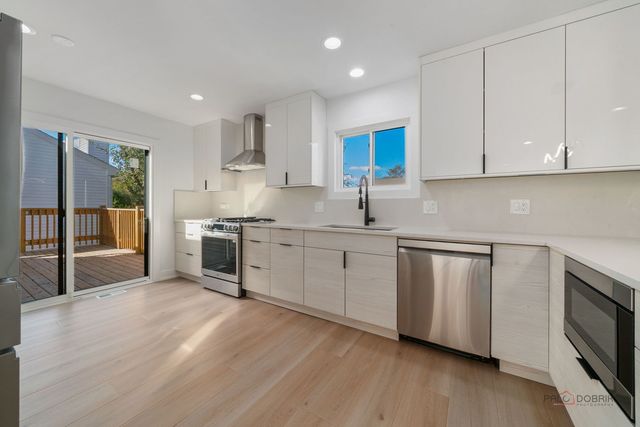 112 Ironwood Court, Rolling Meadows, IL 60008