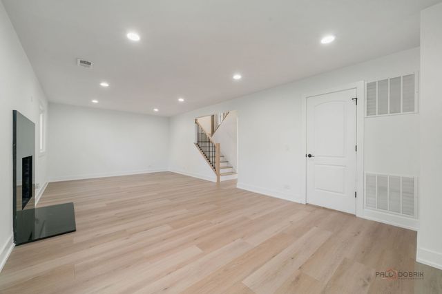 112 Ironwood Court, Rolling Meadows, IL 60008