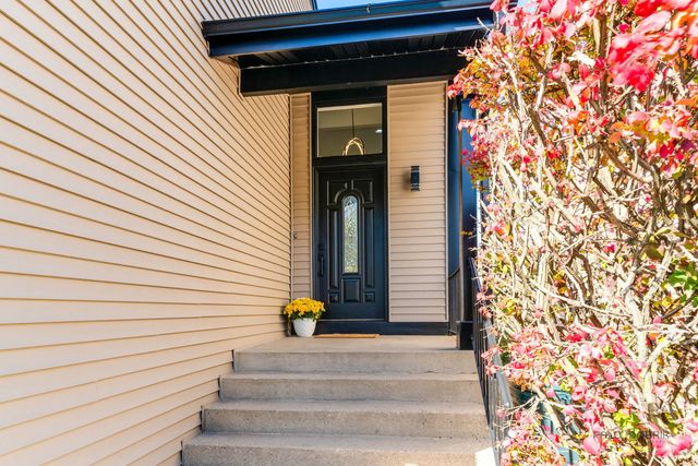 112 Ironwood Court, Rolling Meadows, IL 60008