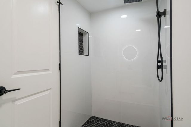 112 Ironwood Court, Rolling Meadows, IL 60008