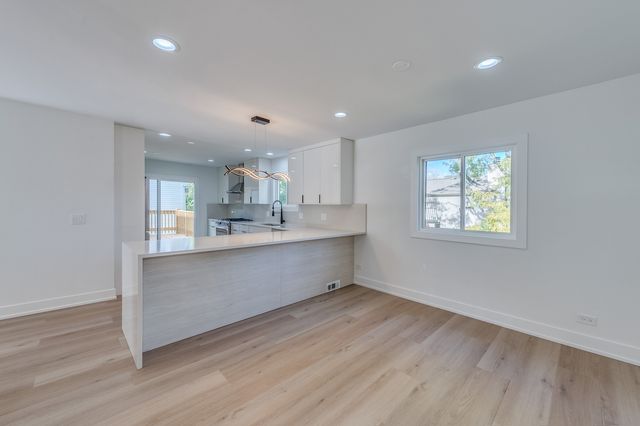 112 Ironwood Court, Rolling Meadows, IL 60008