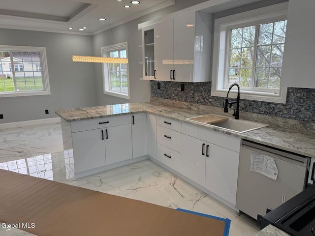 81 Morris Road, Schenectady, NY 12304