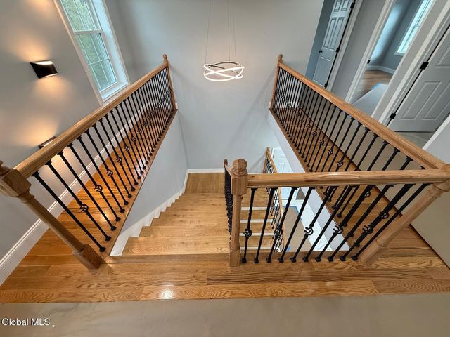 81 Morris Road, Schenectady, NY 12304