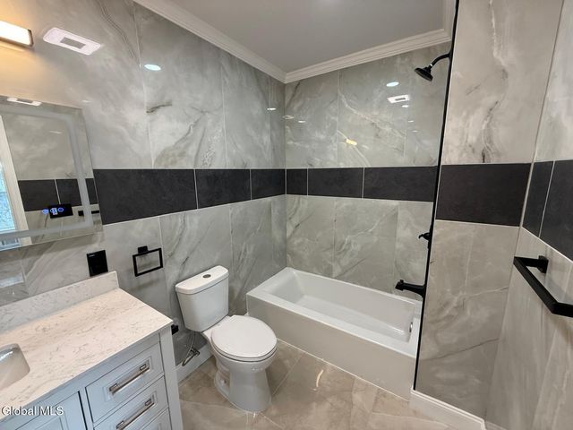 81 Morris Road, Schenectady, NY 12304