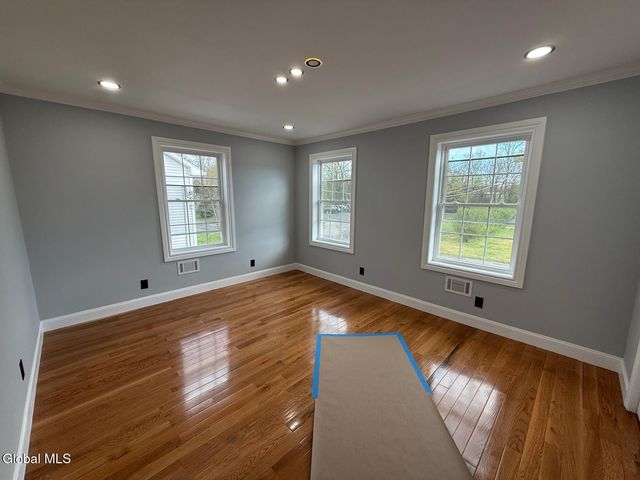 81 Morris Road, Schenectady, NY 12304