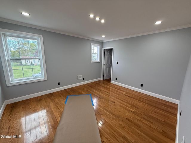 81 Morris Road, Schenectady, NY 12304