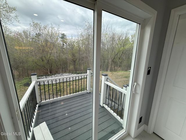 81 Morris Road, Schenectady, NY 12304