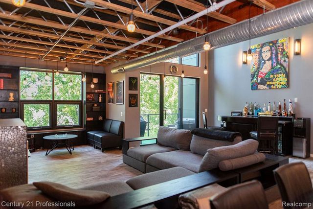 100 N Center Street 306, Royal Oak, MI 48067