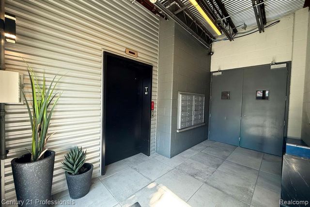 100 N Center Street 306, Royal Oak, MI 48067