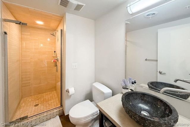 100 N Center Street 306, Royal Oak, MI 48067