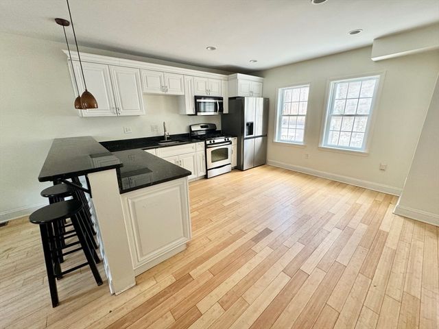 5 Saint James Pl 5, Boston, MA 02119