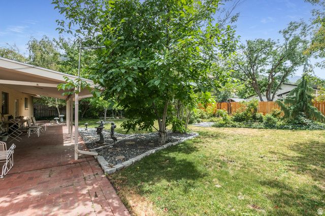 3704 E BRIGHTON POINT DR, Cottonwood Heights, UT 84121