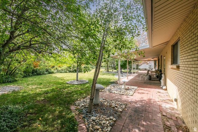 3704 E BRIGHTON POINT DR, Cottonwood Heights, UT 84121