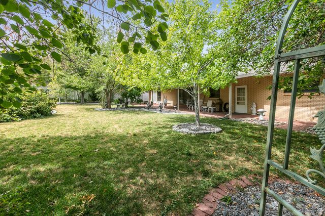 3704 E BRIGHTON POINT DR, Cottonwood Heights, UT 84121