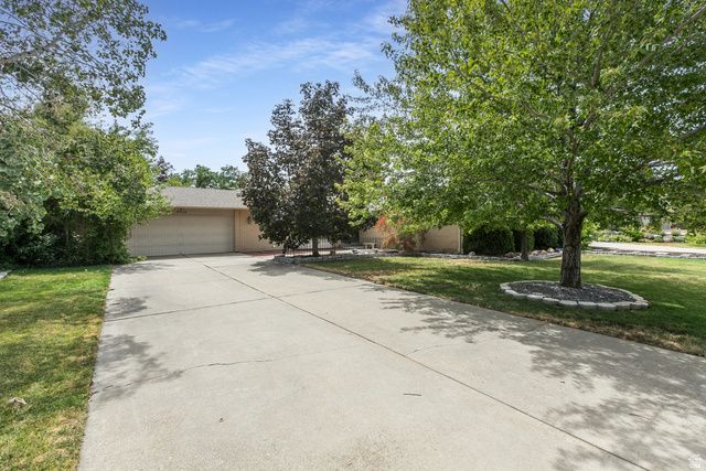 3704 E BRIGHTON POINT DR, Cottonwood Heights, UT 84121