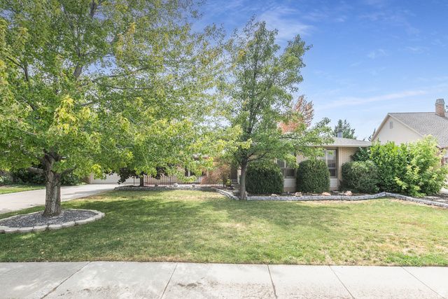 3704 E BRIGHTON POINT DR, Cottonwood Heights, UT 84121