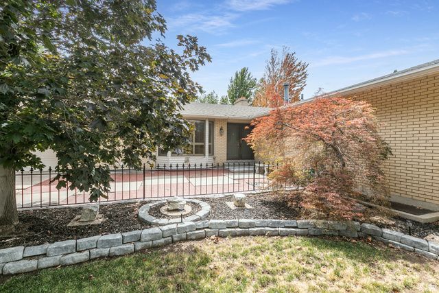 3704 E BRIGHTON POINT DR, Cottonwood Heights, UT 84121