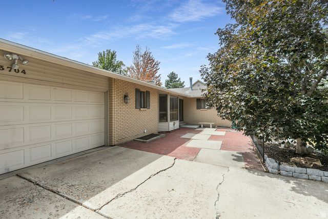 3704 E BRIGHTON POINT DR, Cottonwood Heights, UT 84121