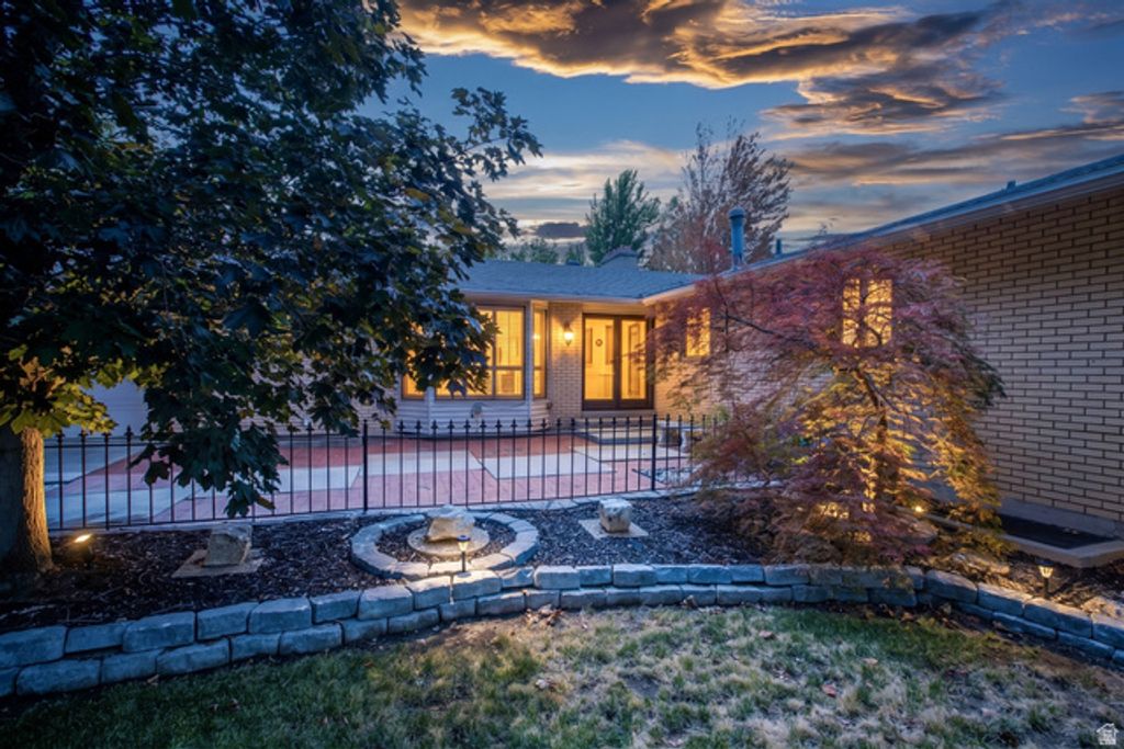 3704 E BRIGHTON POINT DR, Cottonwood Heights, UT 84121 — photo 4