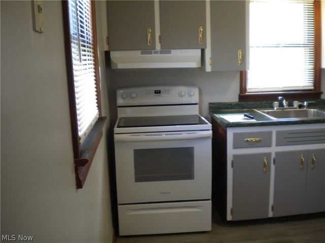 332 Lincoln Avenue, Barberton, OH 44203