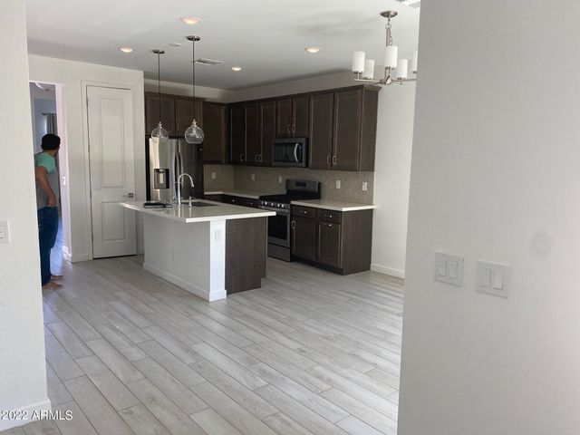 823 W Gail Drive, Chandler, AZ 85225