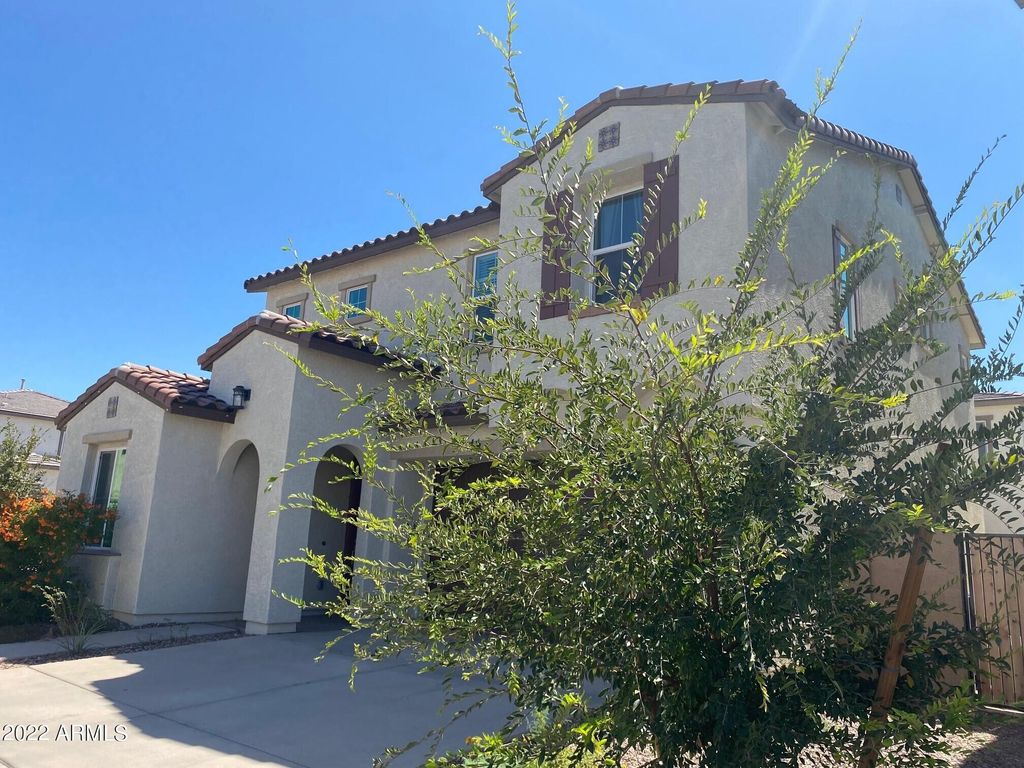 823 W Gail Drive, Chandler, AZ 85225