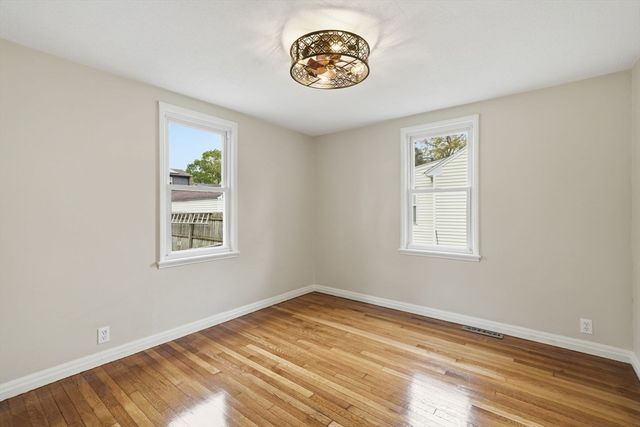 23 Gilman St, Springfield, MA 01118
