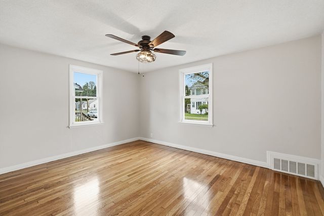 23 Gilman St, Springfield, MA 01118