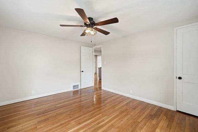23 Gilman St, Springfield, MA 01118